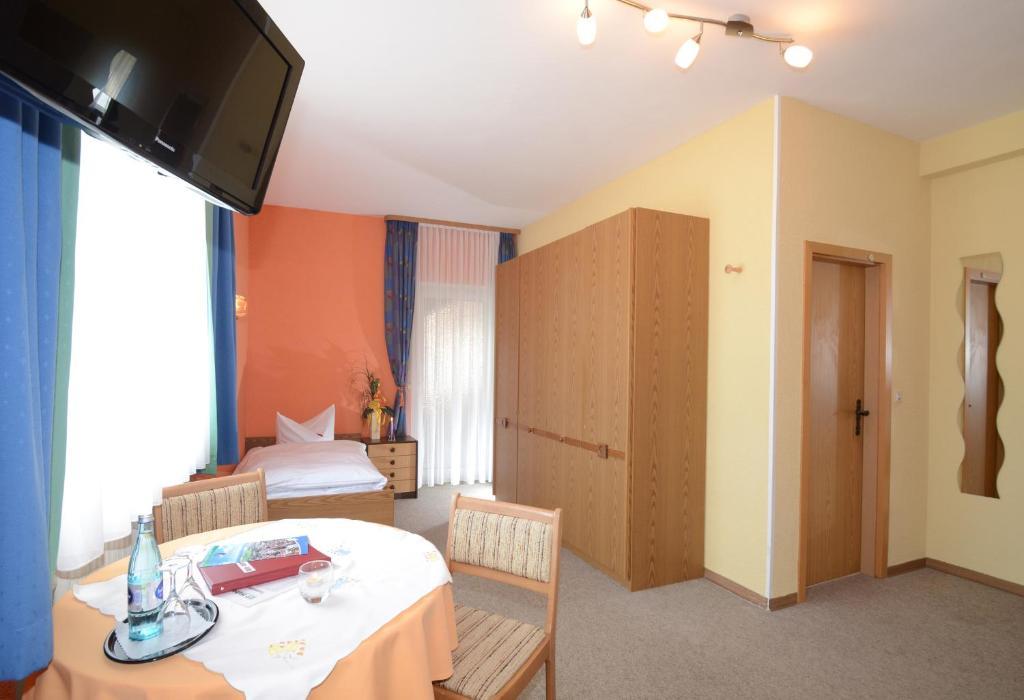 Gasthof Zur Post Hotel Und Parkplatz Vohenstrauss Room photo