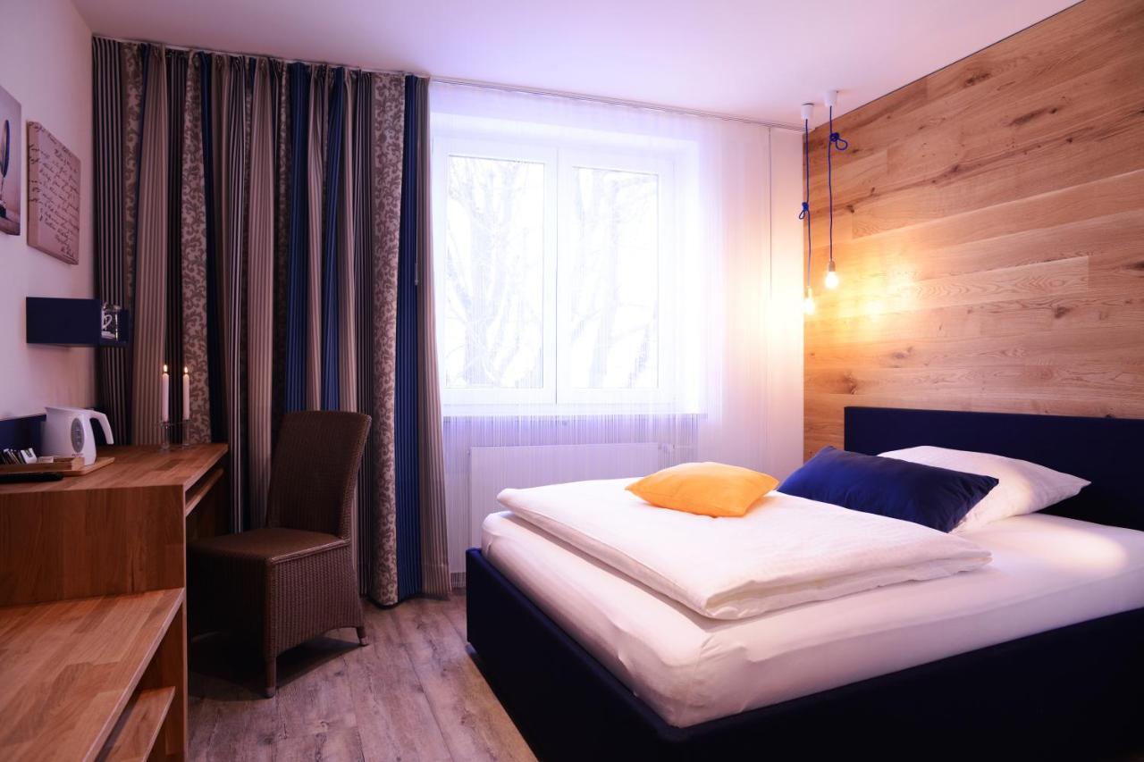 Gasthof Zur Post Hotel Und Parkplatz Vohenstrauss Exterior photo